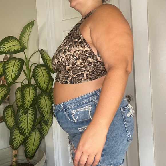 Fashion nova Meg the stallion snake skin crop top - Picture 2 of 5